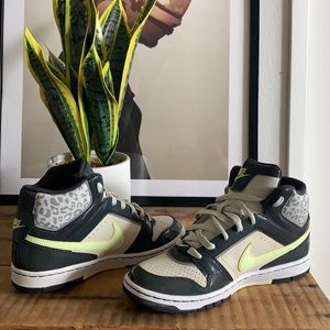 Nike women shoes. Grey/cream/yellow